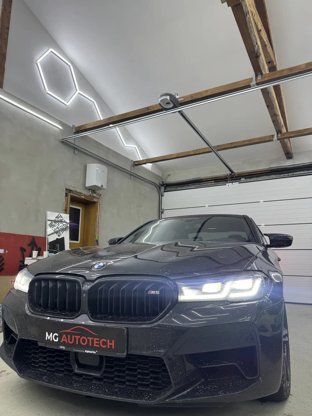 BMW M5 in der Werkstatt von MG AutoTech