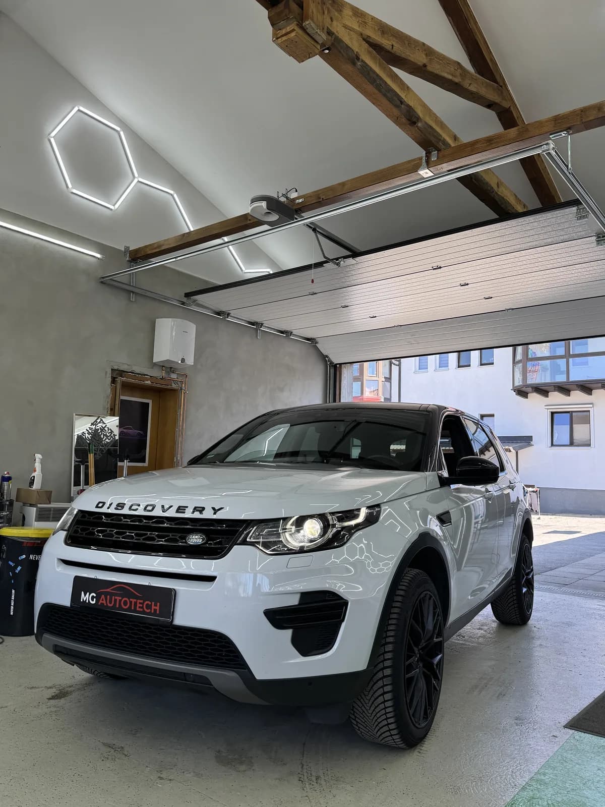 Land Rover Discovery in der Werkstatt von MG AutoTech